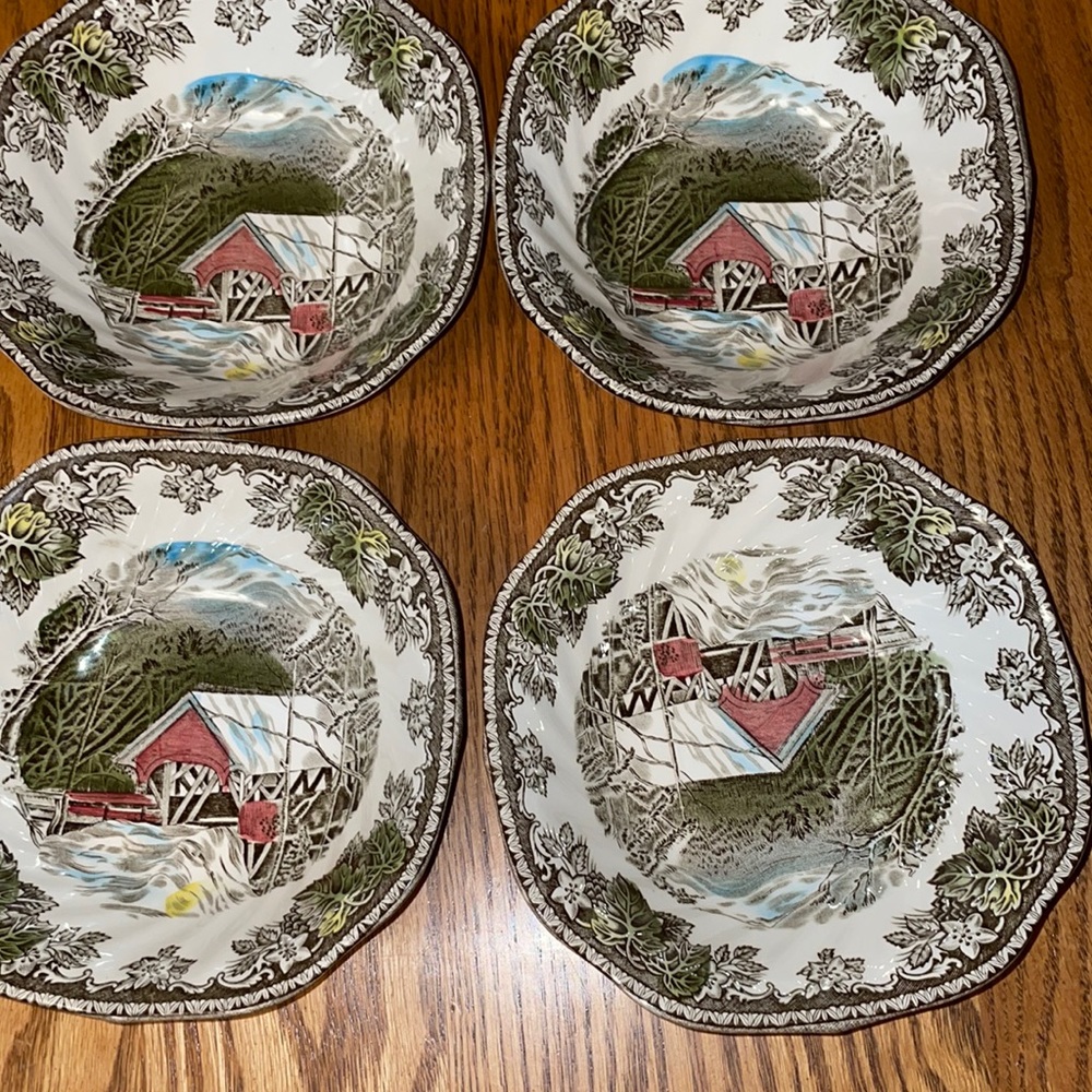 Set a four Johnson brothers of England, friendly village salad bowls